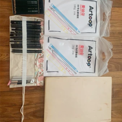 素描系列 一共八样东西一块画板、两沓专业素...