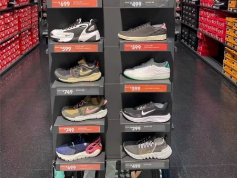 家在奥莱这,有需要代购的找我,只挣跑腿钱 ...