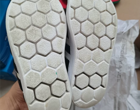阿迪贝壳头，一共两双，50一双包邮 只有2...