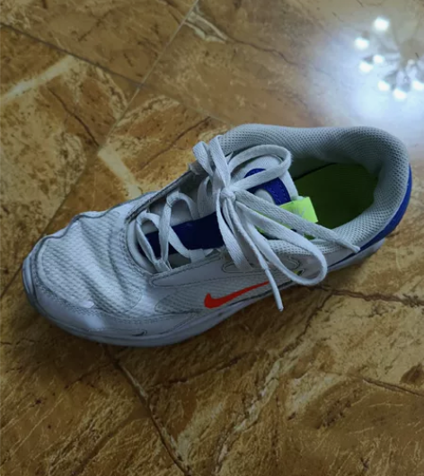 耐克，男童气垫鞋，37码，有穿着痕迹，无破...
