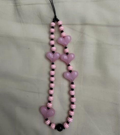 粉色爱心手机挂绳，9新。 感兴趣的话点“我...