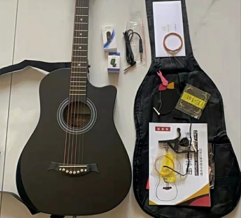 原价900多的几乎全新吉他便宜出了,虽然很...