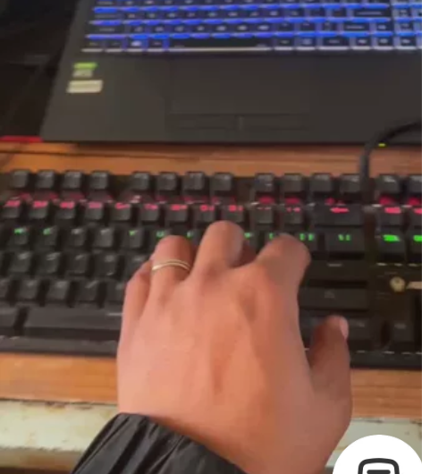 神舟战神z8只打过英雄联盟。无磨损。昆明附...