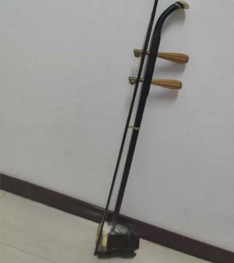 20年老二胡 。 价格私聊 20年前500...