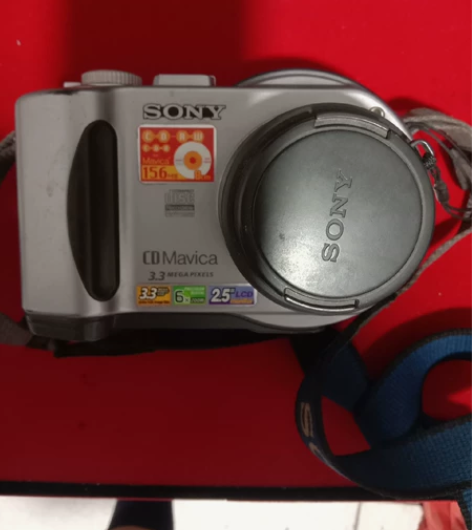 索尼相机，型号MVC-CD300，没试过不...