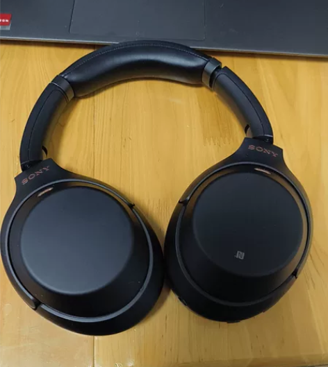 索尼WH-1000xm3，去年在京东一千多...