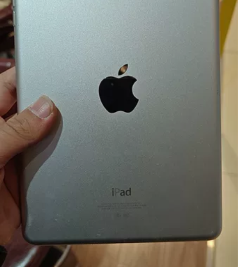 苹果mini  16的，成色如图，功能正常...