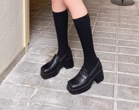 小个子增高单鞋女2022年春秋新款防水台真...