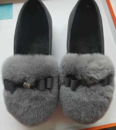 36码真毛软底鞋 感兴趣的话点“我想要”和...