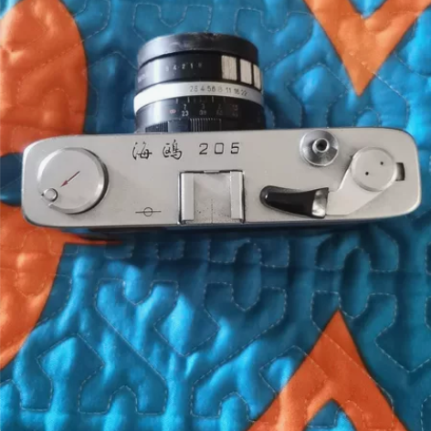 海鸥205照相机，镜头卡住了，动手能力强的...