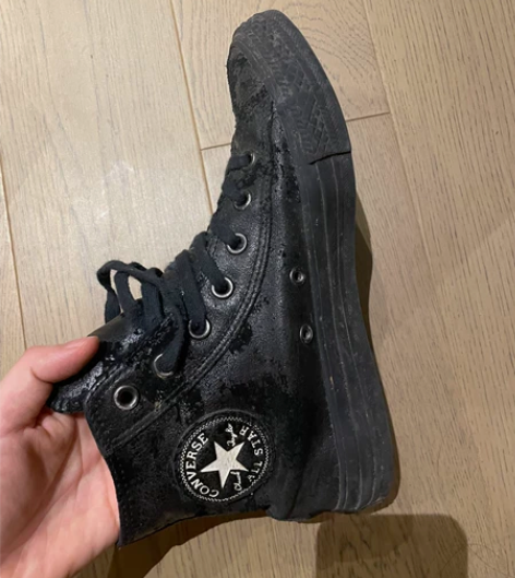 匡威做旧帆布鞋 看内里就知道穿的次数不多 ...