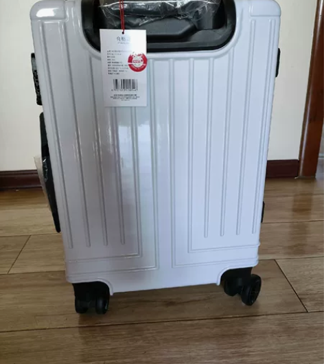 白色全新拉杆箱 ,低价出售 感兴趣的话点“...