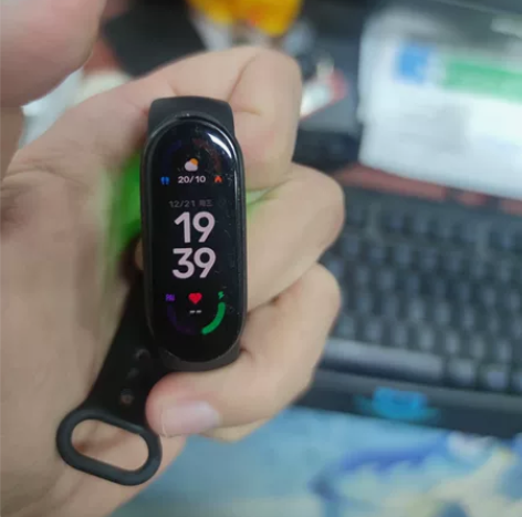 自用伊拉克战损版小米手环6,低价转让 已换...