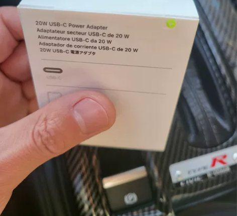 苹果全新原装20w充电器，手机买了退掉了，...