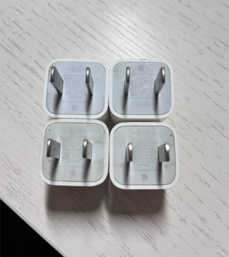 苹果充电头5W小冰块 保真自用的 四个打包...