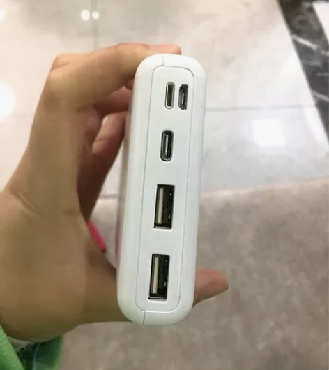 20000毫安充电宝快充,之前去旅游买来用...