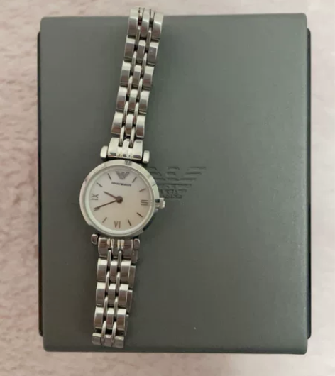 阿玛尼白月光手表 因更换新的 暂时搁置 ...