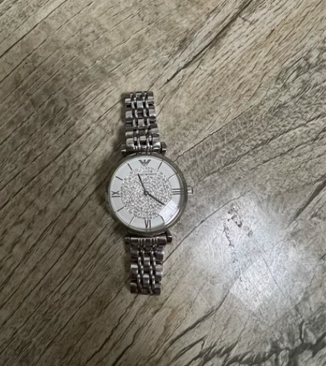 阿玛尼手表 没有包装了 他人赠送 没带几回...