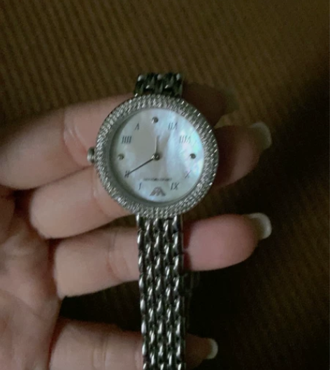 阿玛尼手表，盒子工具，拆下的表带都有，只带...