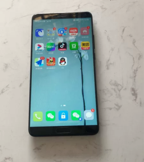华为mate10，4+64g放抽屉忘了很久...