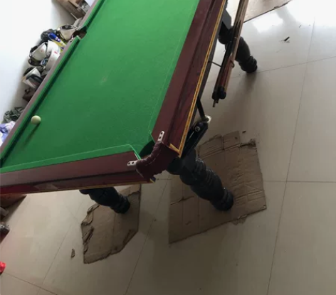 台球桌9成新,赠送台球杆5把,配中号台球 ...