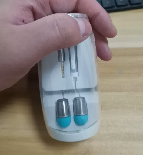 出全新未拆封的荣耀入耳式耳机 AM12 P...