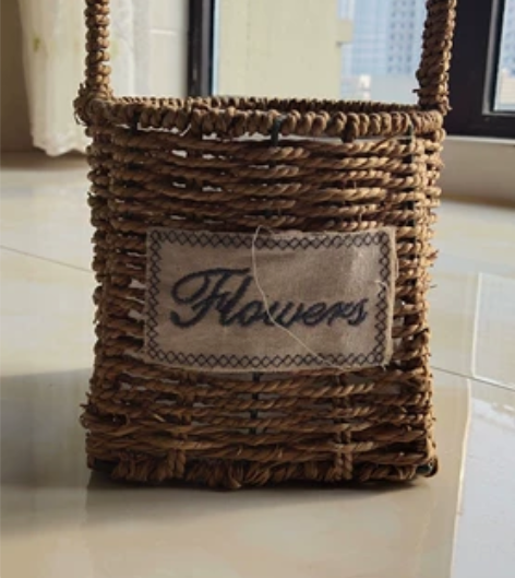 草编花篮，手把很硬实，深约15厘米，直径约...