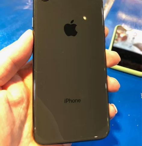 出售国行64G苹果8 手机基本全新，没有磕...