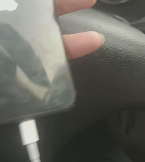 苹果11后盖一条裂痕，64G 感兴趣的话点...