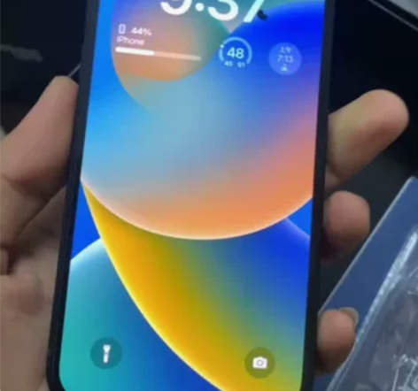 苹果12卡贴64g，换原装瑕疵屏，小花成色...