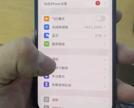 苹果12 蓝色 64 国行 屏幕轻微划痕，...