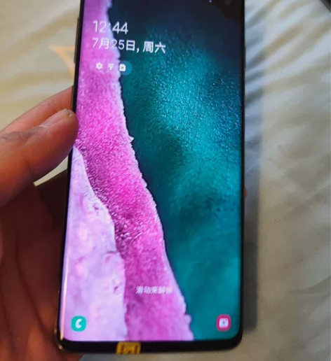 三星S10 5g手机128+8，这个手机屏...