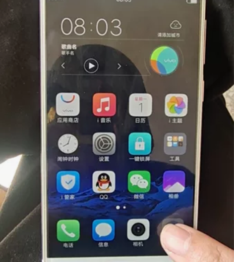vivoX7，运行内存4G，储存内存64G...