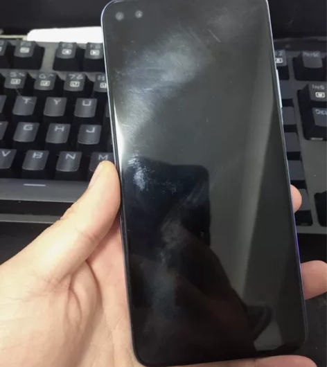 荣耀v30pro，勉强9新吧，屏幕磨损大点...