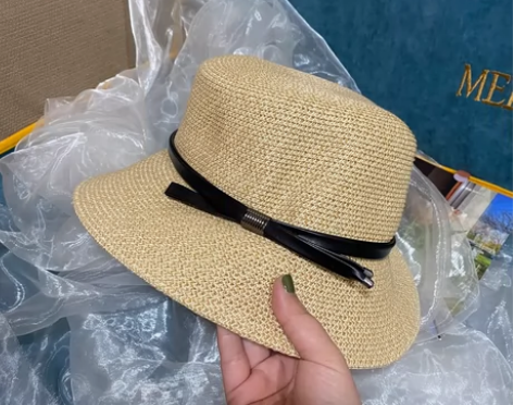 日系草帽，米色，皮带设计，就一个，清仓特价...