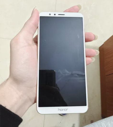荣耀畅玩7x 一台4+64的，换过电池，成...