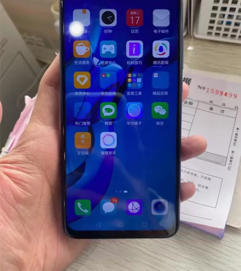 华为8x  6+128 感兴趣的话点“我想...