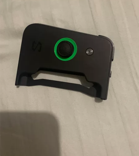 黑鲨游戏手柄两个80包邮，手机丢了用不到了...