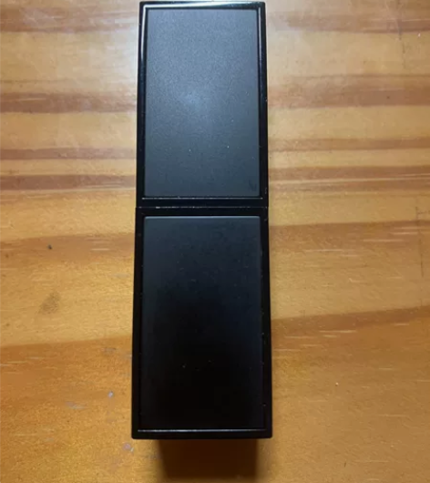 tf口红 全黑管 fabulous 颜色为...