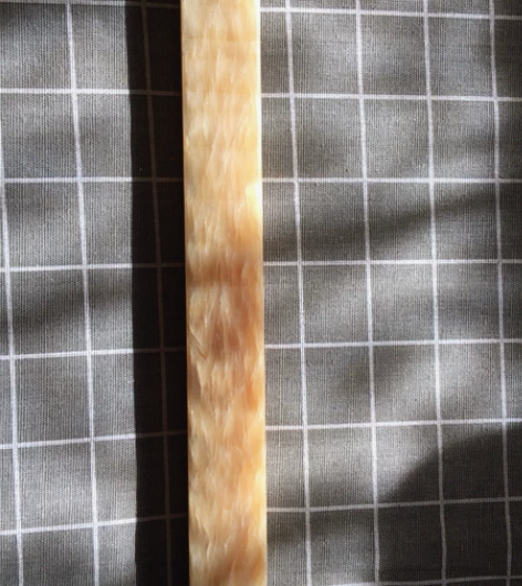 玉石镇纸，材质不明。 长28厘米，宽3.5...