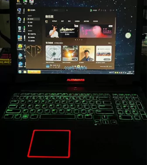 外星人笔记本，i7，买的时候1.8w，现白...