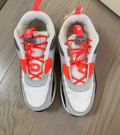 NIKE女童气垫运动鞋，商场购入，尺寸3Y...