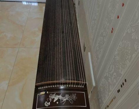 古筝，亲戚送的，原价2000多，包装袋在，...
