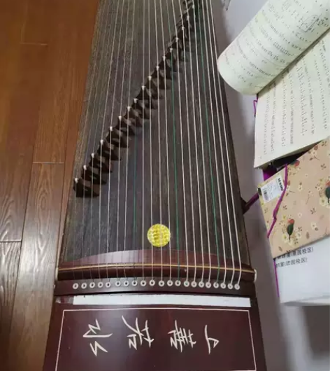 艺人牌古筝，9成新 孩子上初中没时间弹古筝...