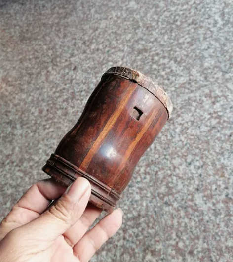 老红木二胡筒，品相如图看好拍售出不退。 感...