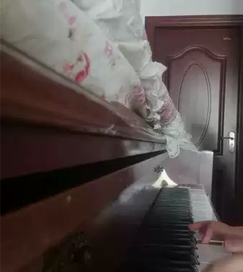 三益钢琴立式钢琴大谱架钢琴家用，使用极少，...