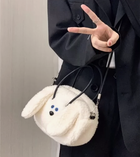 日系可爱包包女2022新款小众少女毛绒绒m...