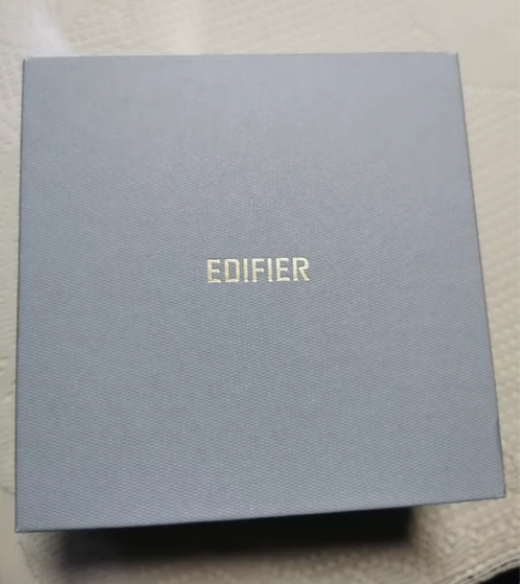 FunBuds漫步者，充电仓和右耳正常，左...