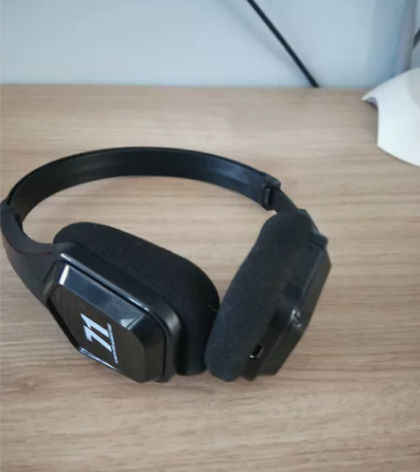 爱奇异头戴式耳机,九成新,音质特别好!黑色...