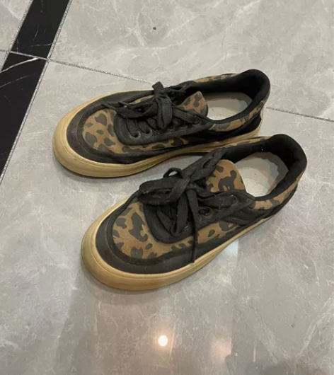 冬季豹纹帆布鞋 基本全新 没有磨损痕迹  ...